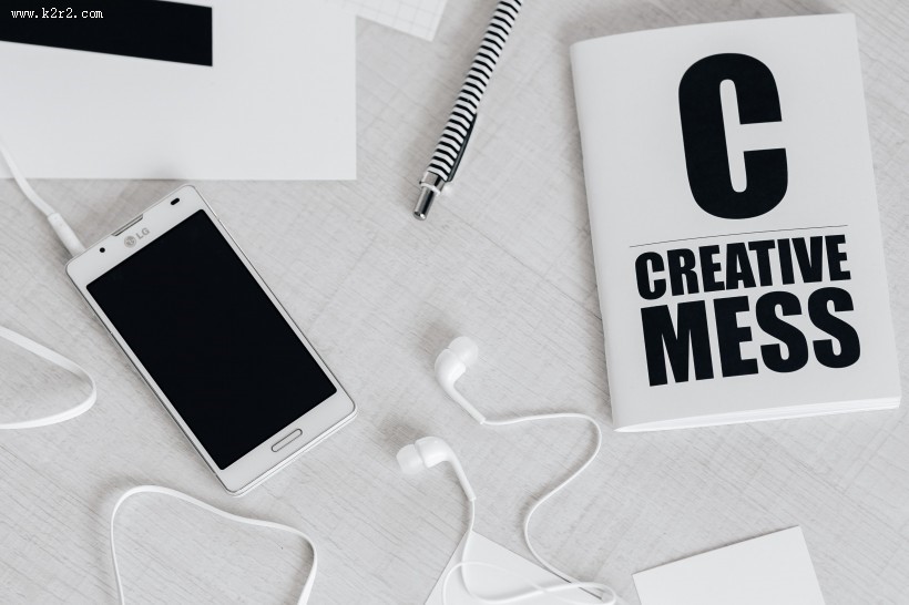 黑白色调的物件摆放图片