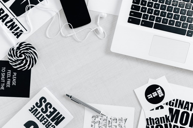 黑白色调的物件摆放图片