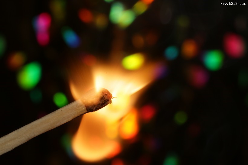 点燃的火柴图片