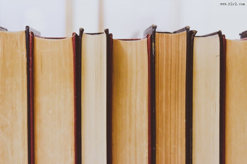 排列整齐的书本图片