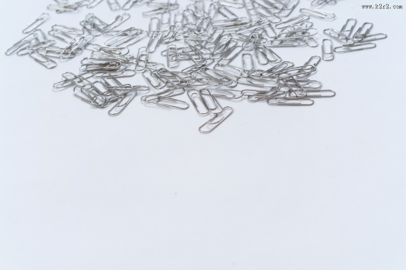 银白色的回形针图片