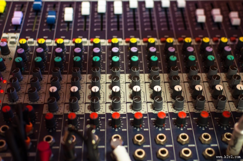 专业的调音台图片