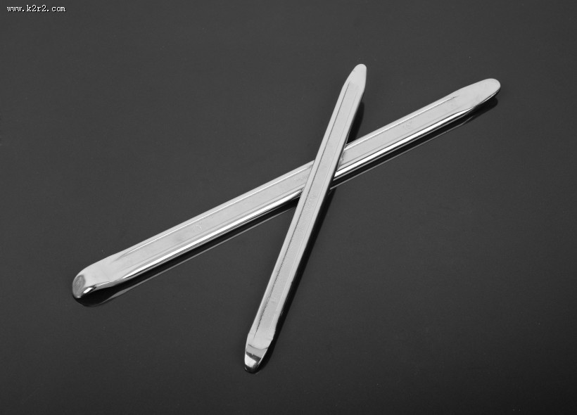 修理汽车轮胎撬棍图片