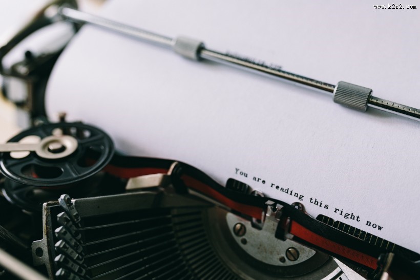 复古打字机的特写图片