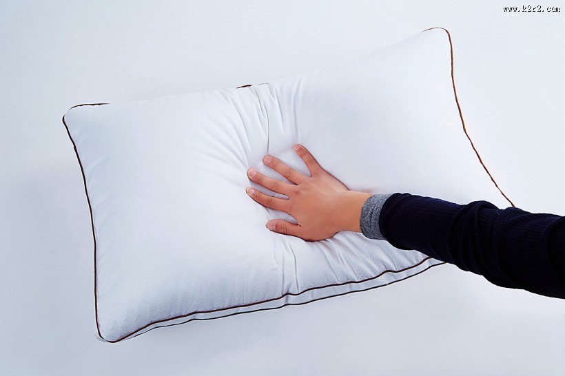 白色枕芯图片