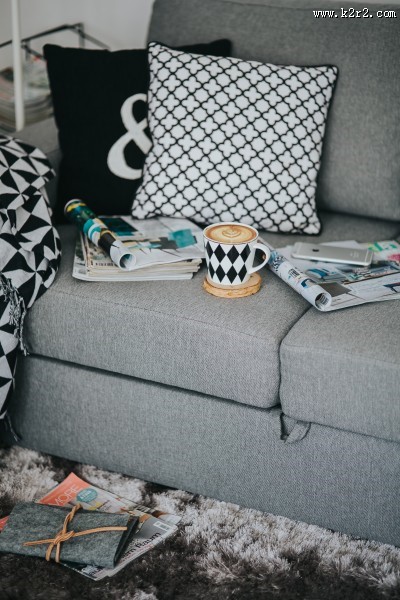 沙发上的杂志图片大全
