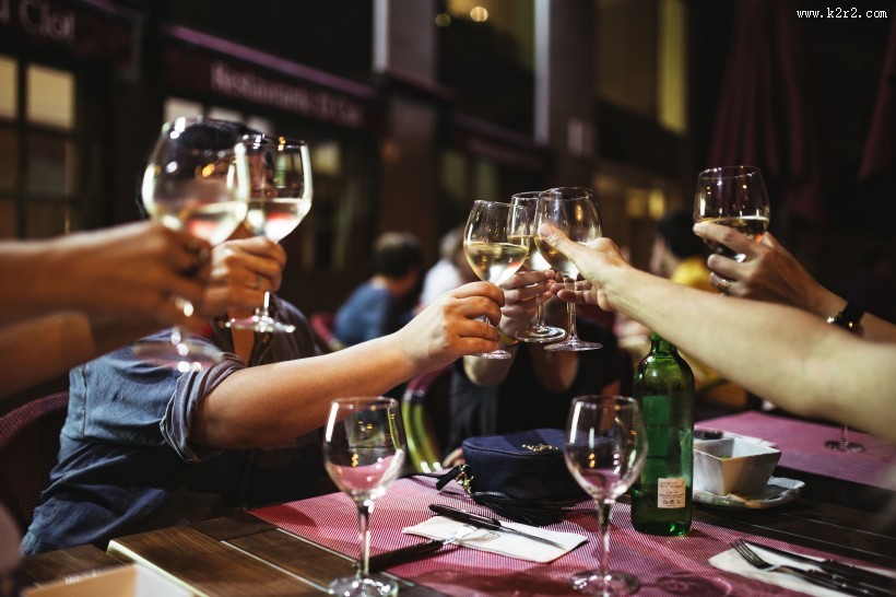 玻璃酒杯的特写图片大全