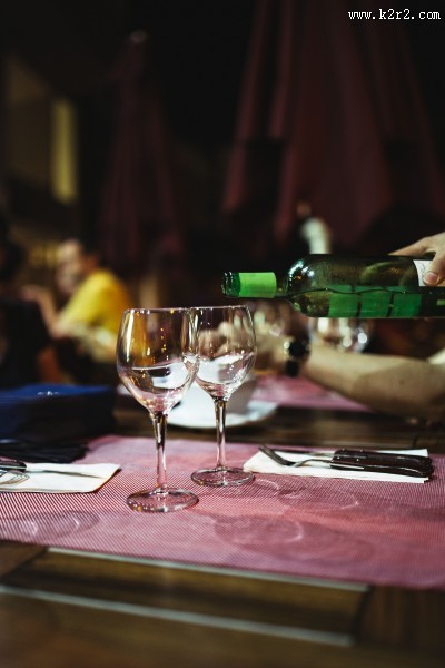 玻璃酒杯的特写图片大全