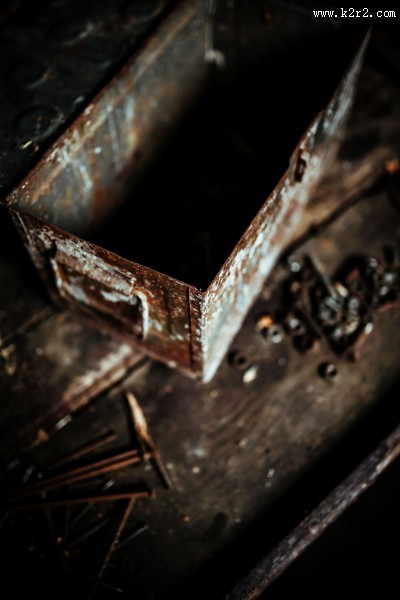 车间里的旧箱子图片大全