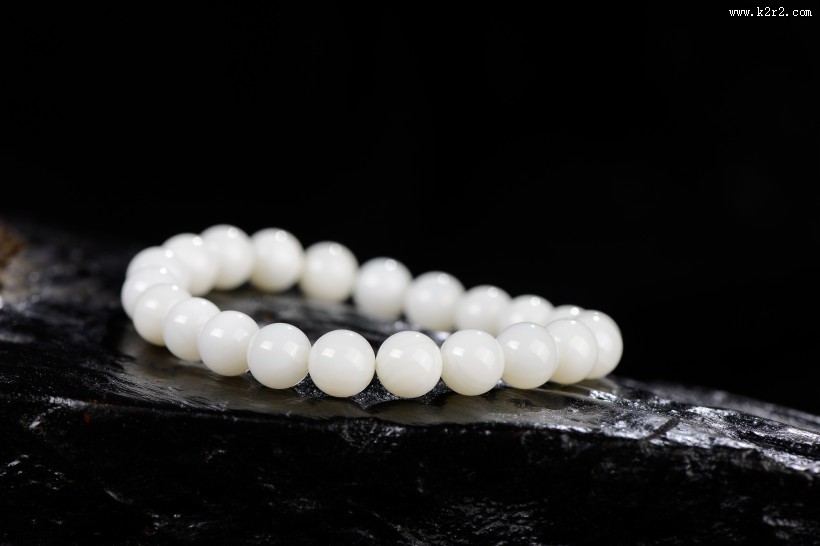 白色的珍珠手链图片