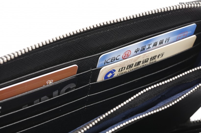 打开的钱包图片