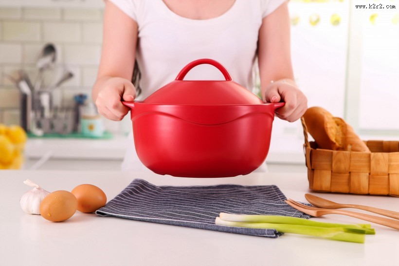 红色的汤锅图片