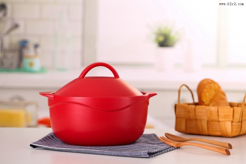红色的汤锅图片