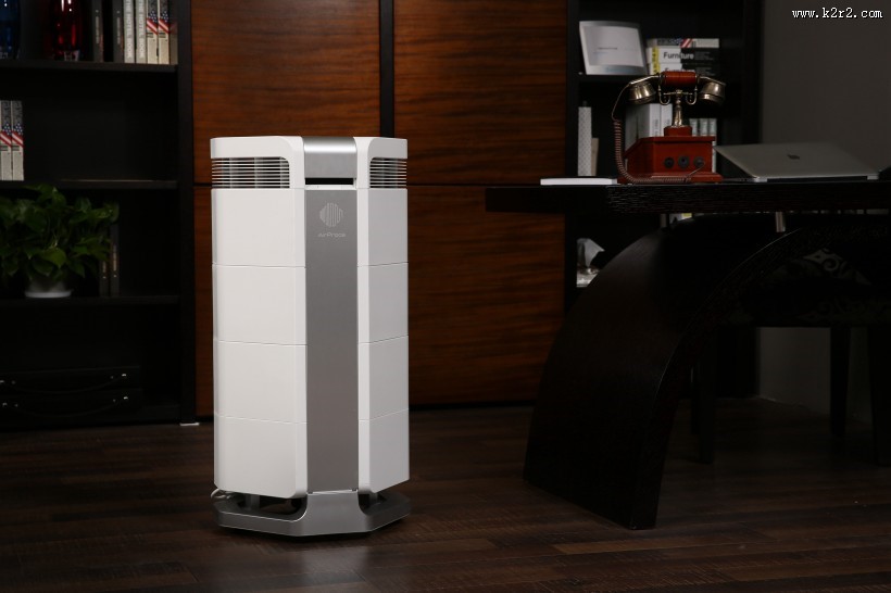 白色家用空气净化器图片