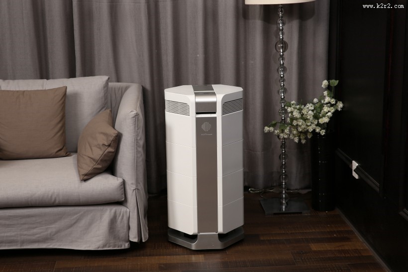 白色家用空气净化器图片