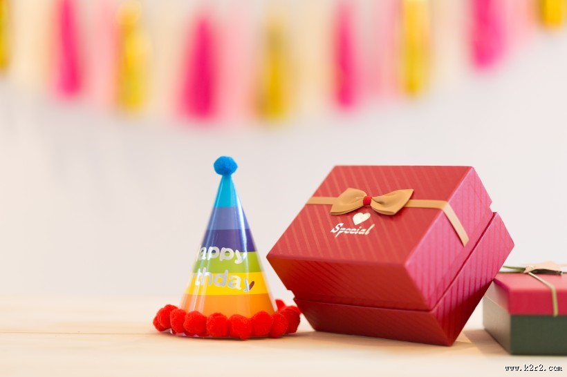 可爱的红色生日礼物图片