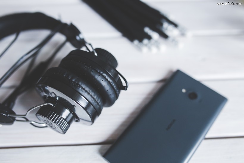 头戴式耳机图片