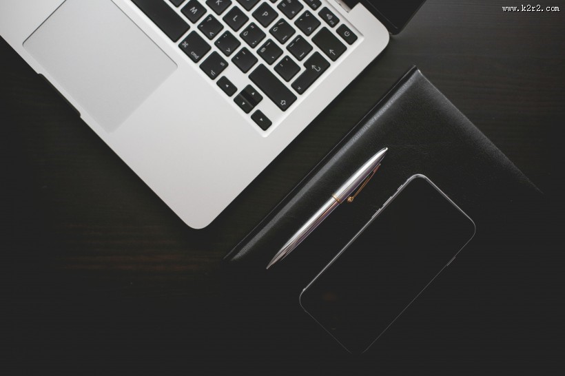 办公桌物品摆放的图片