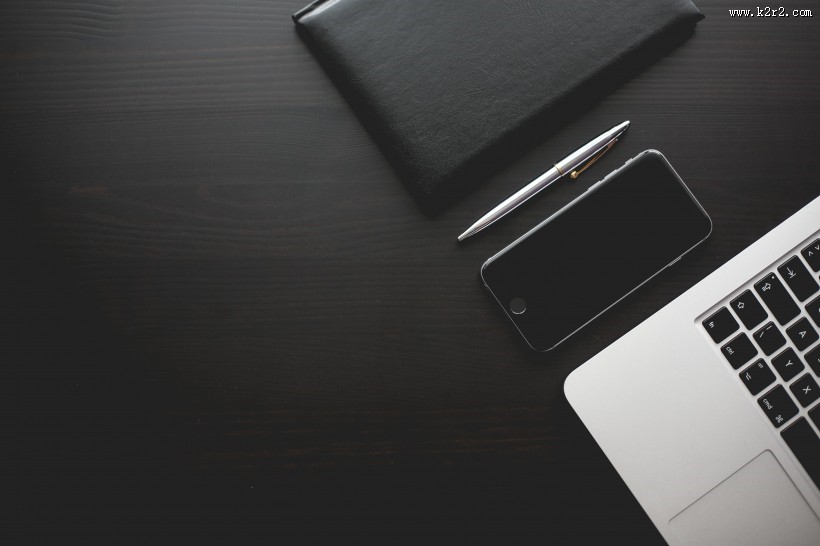 办公桌物品摆放的图片