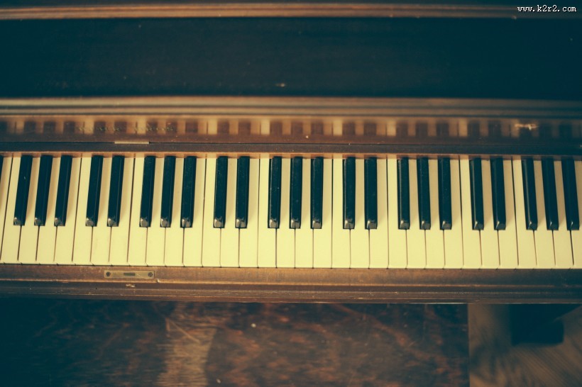 钢琴键盘高清图片
