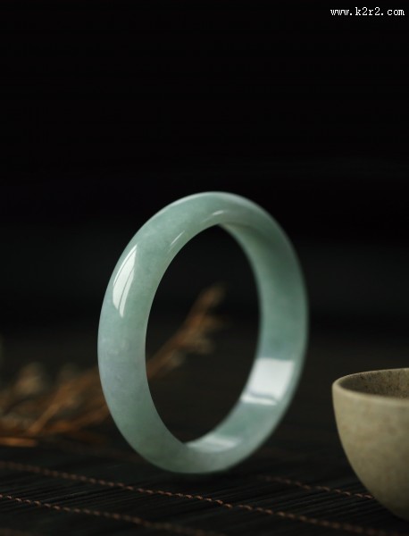 贵重精美的玉镯图片
