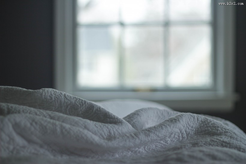 整洁舒适的床图片