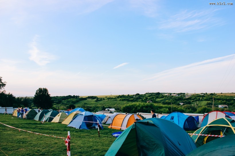 野外的宿营帐篷图片