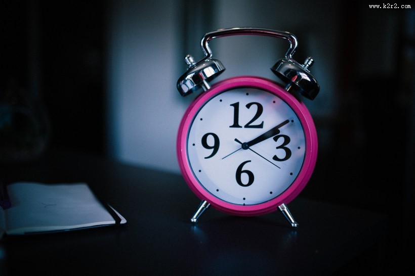 圆圆的可爱小闹钟图片