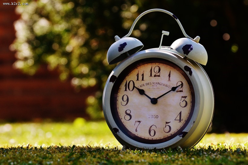 圆圆的可爱小闹钟图片