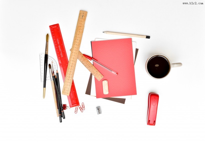 桌上的直尺图片