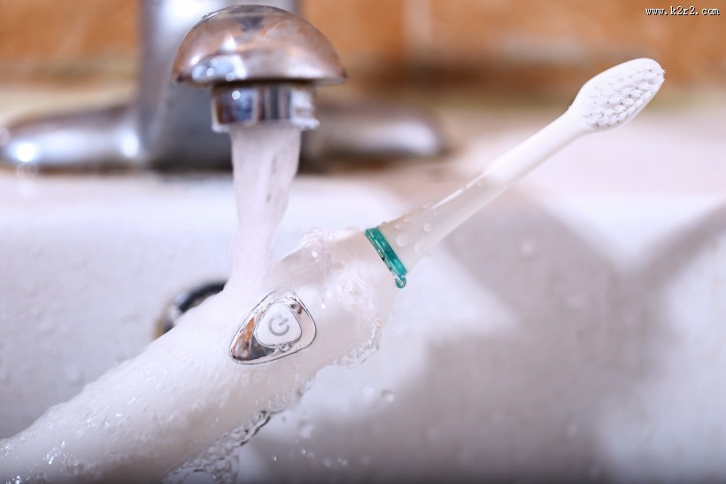 非常实用的电动牙刷图片