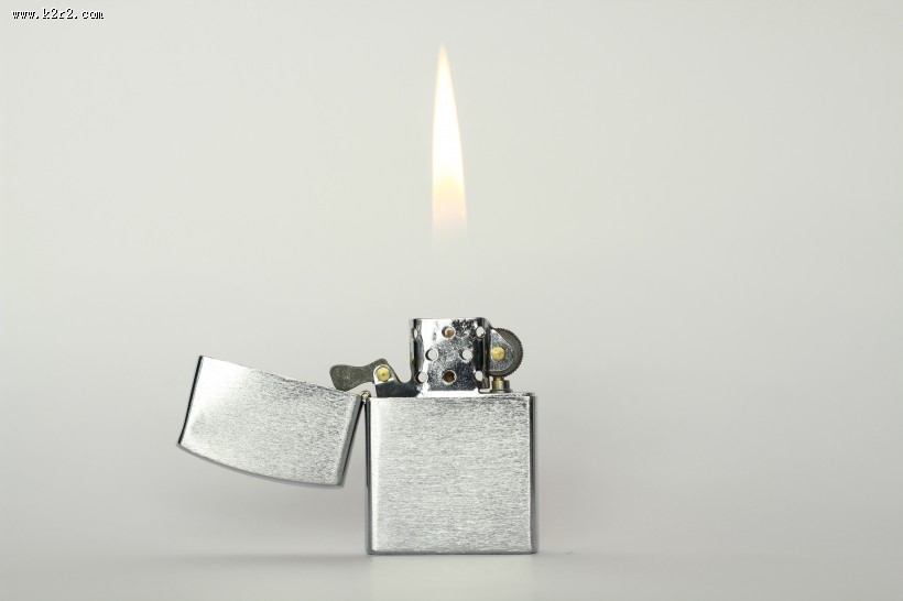 点着火的打火机图片大全