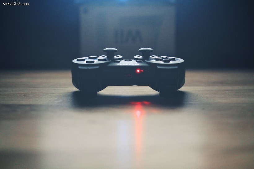 黑色游戏手柄图片