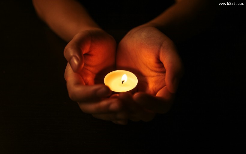 温暖的蜡烛烛光图片