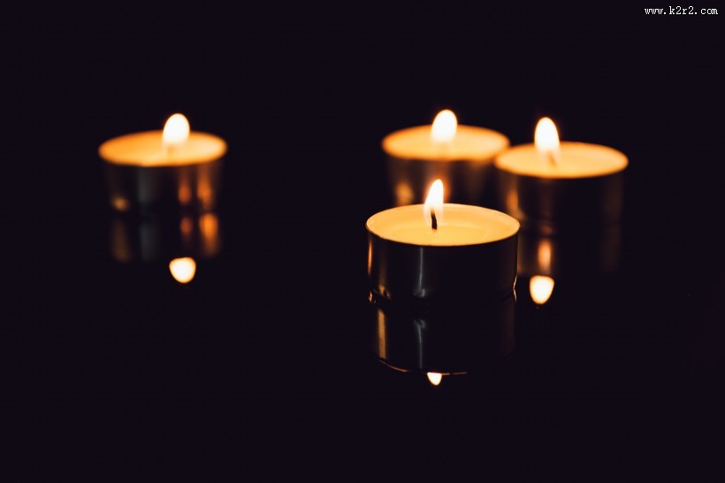 温暖的蜡烛烛光图片