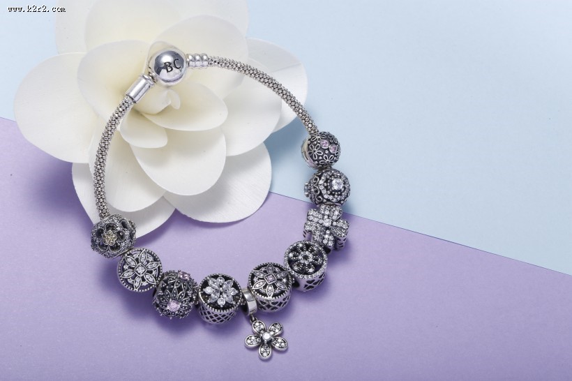 精美的银项链图片