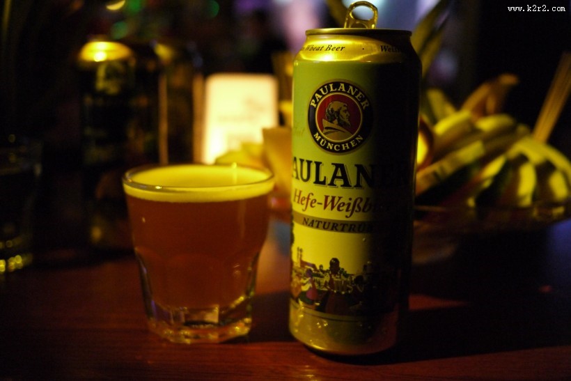 五颜六色的易拉罐图片