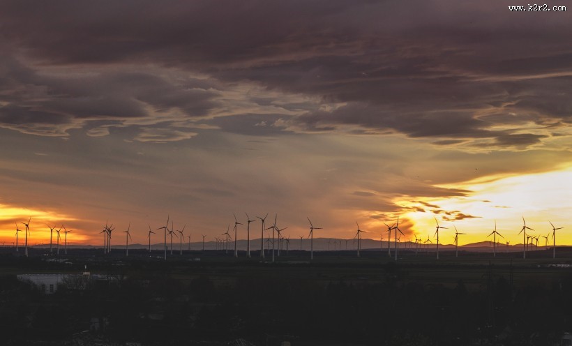 风力发电的风车图片