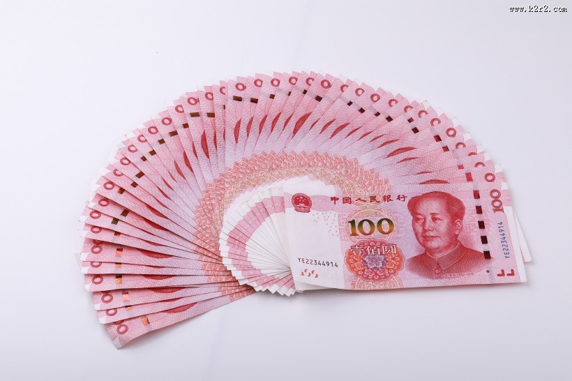 红色流通的人民币图片