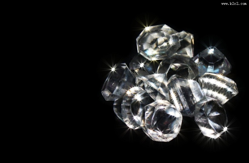 晶莹剔透的钻石图片