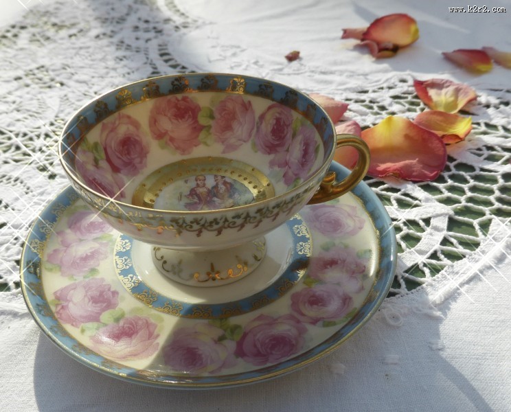 带花纹的陶瓷杯子图片