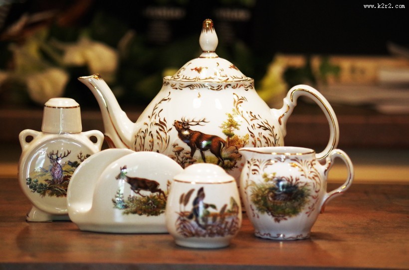 带花纹的陶瓷杯子图片