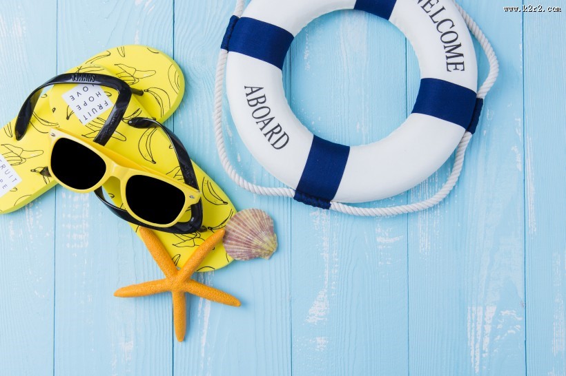 颜色鲜艳的救生圈图片