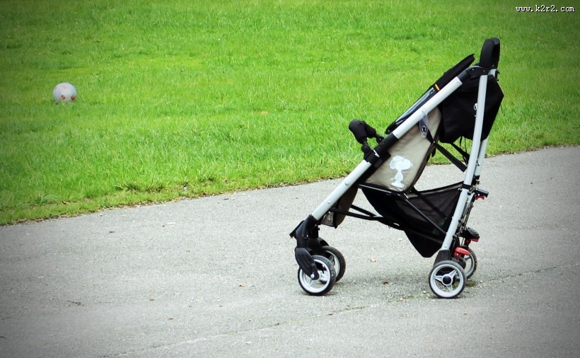 宝宝婴儿床图片