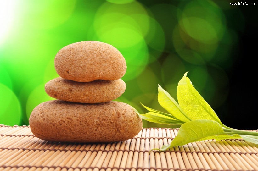 花朵和spa鹅卵石图片