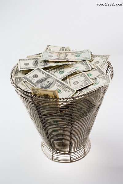 储蓄罐和货币图片