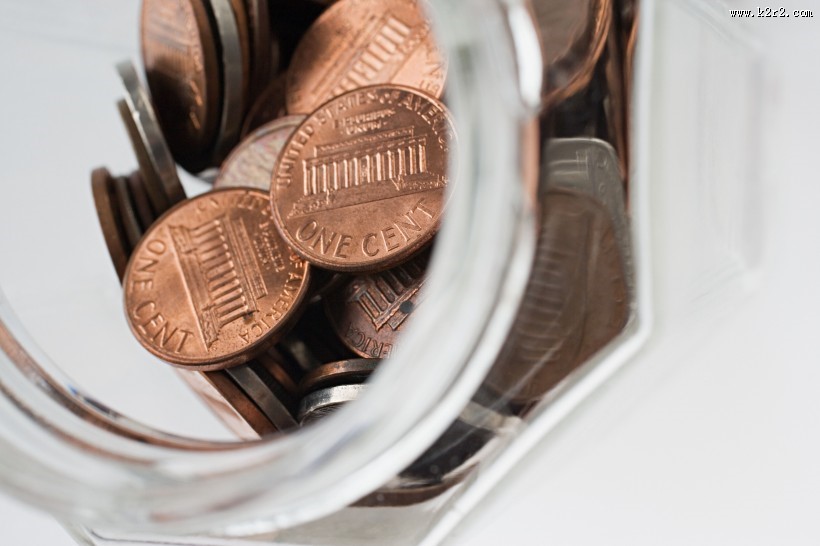 储蓄罐和货币图片