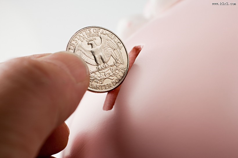 储蓄罐和货币图片