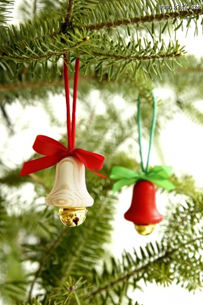 圣诞树上的装饰挂件图片
