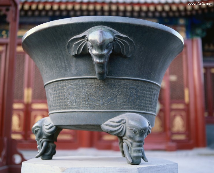 重要礼器鼎式香炉图片